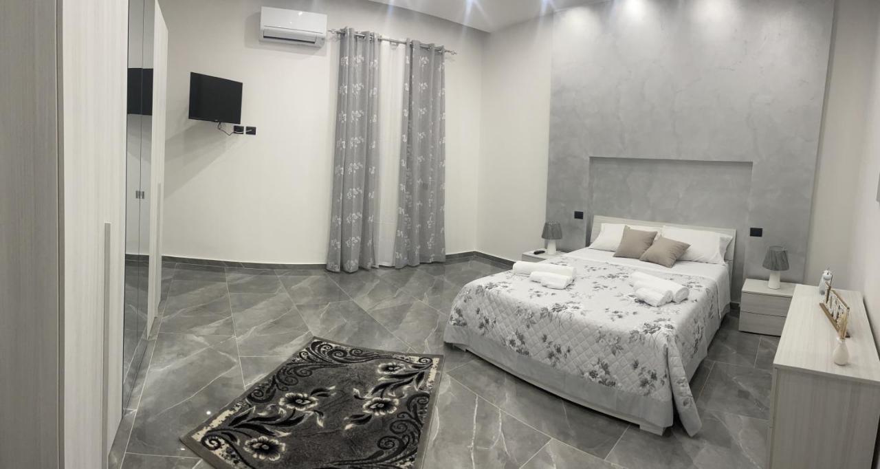 Dream House Apartment Катания Екстериор снимка